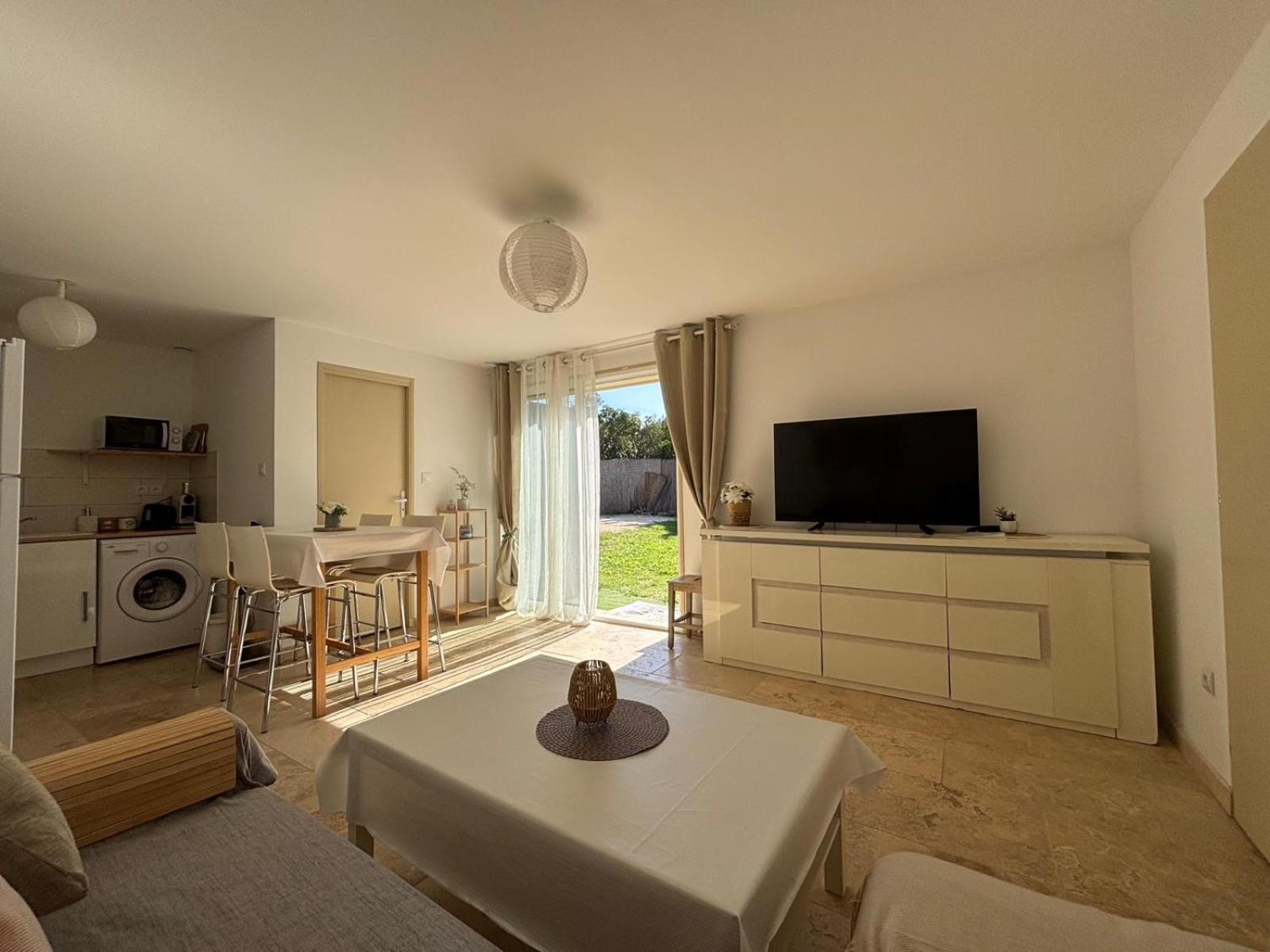 Maison De Vacances En Campagne Кавайон Екстериор снимка